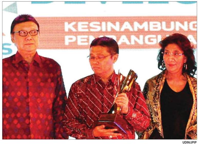 Predator Datang, Warga Berkerumun